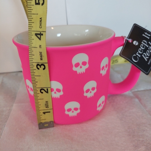 Hot Pink HALLOWEEN Skulls Coffee Tea Mug Creep It Real 16 oz NEW Eccolo - Picture 11 of 13